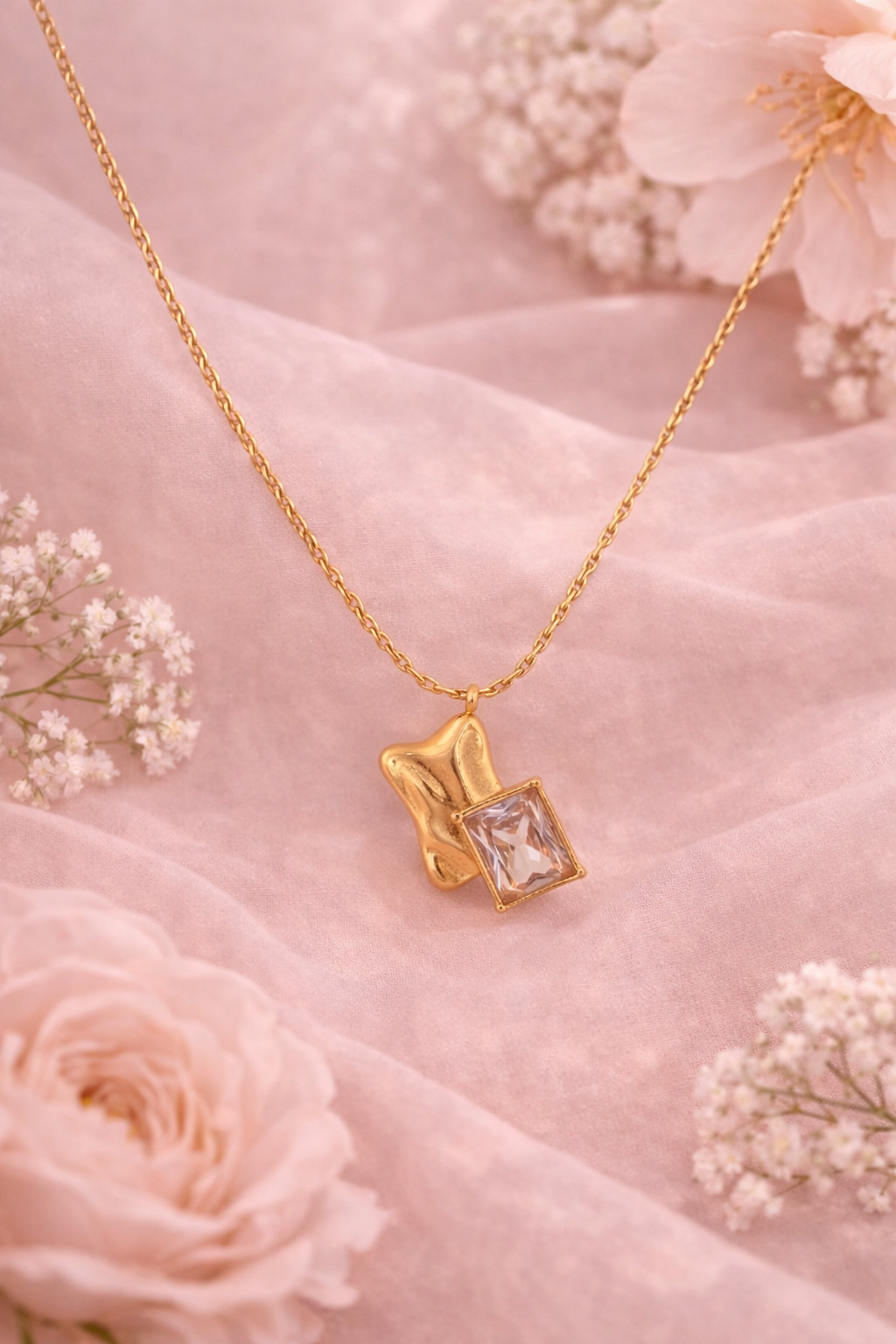 Bloom Pendant With Chain