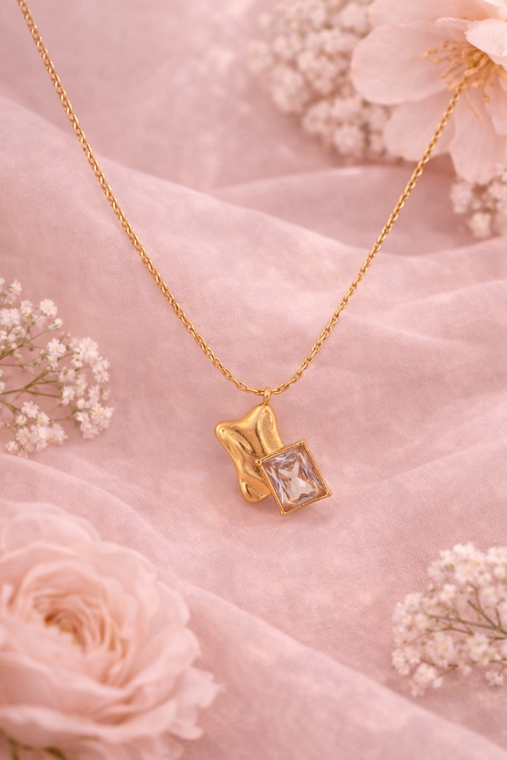 Bloom Pendant With Chain