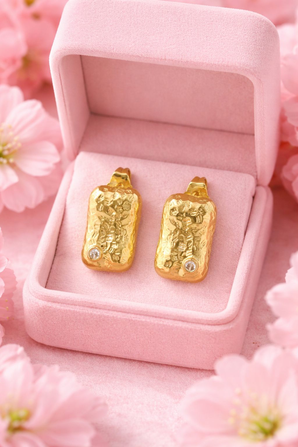Molten Gleam Studs