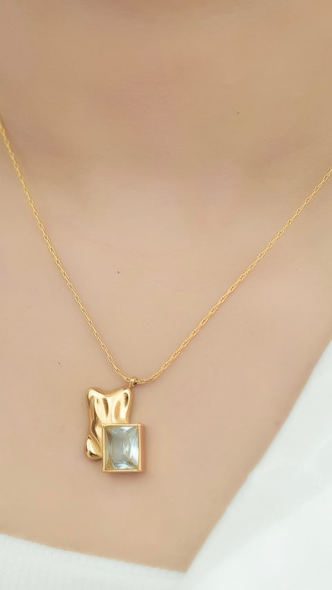 Bloom Pendant With Chain