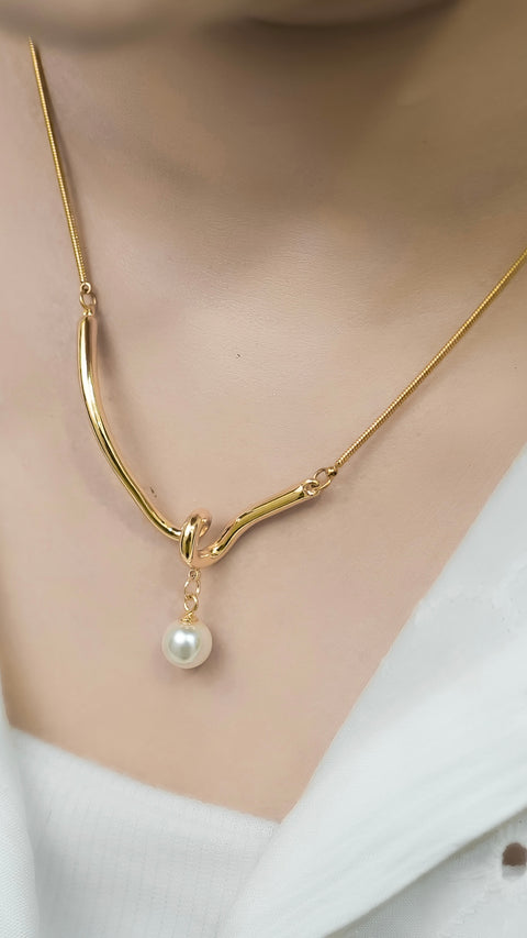 Pearl Arc Pendant with Snake Chain
