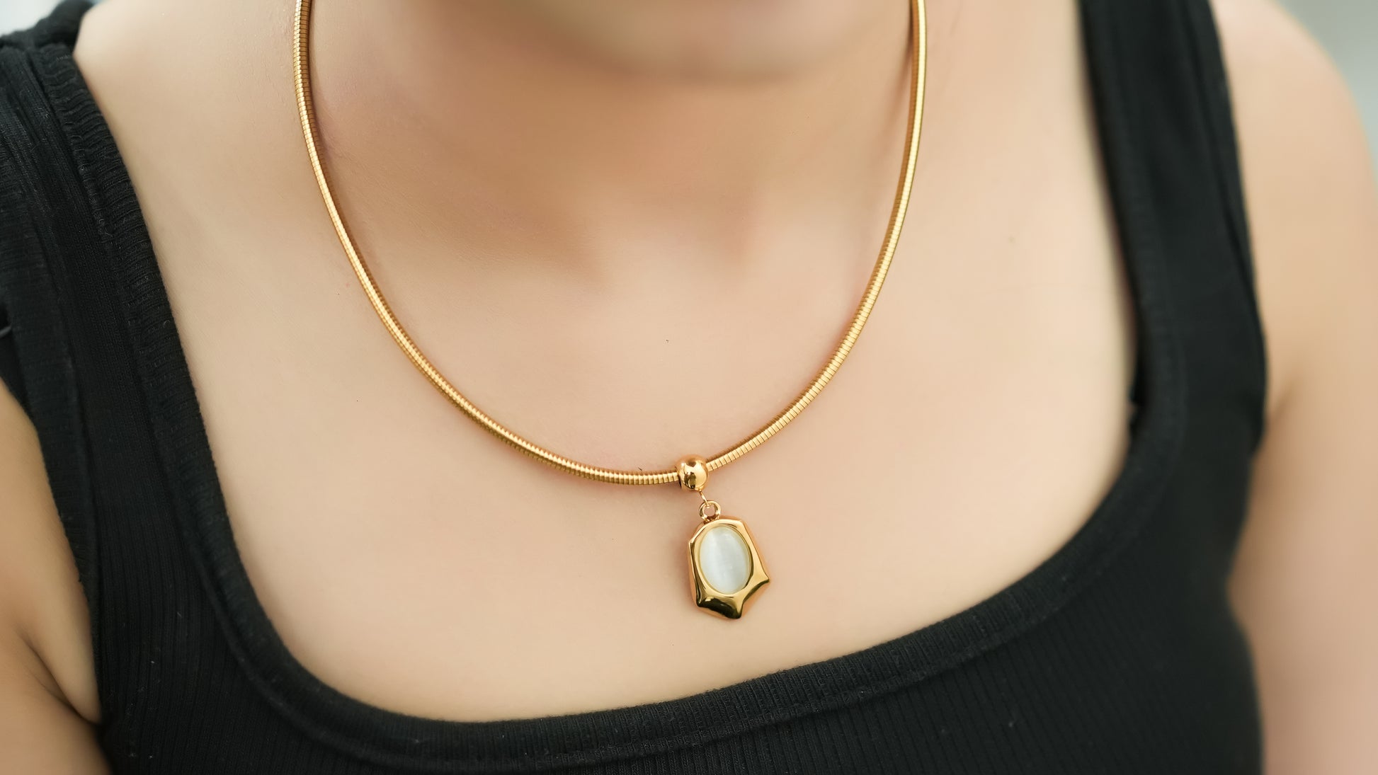 Gilded Core Pendant With Chain