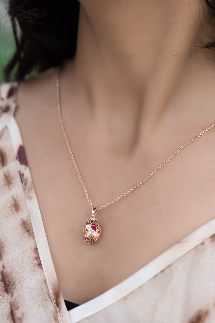 Rosebud pendant with Chain