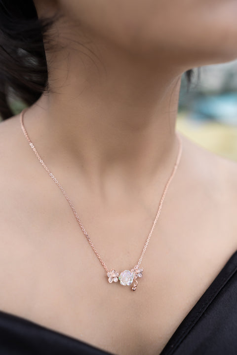 Rosé Pendant With Chain
