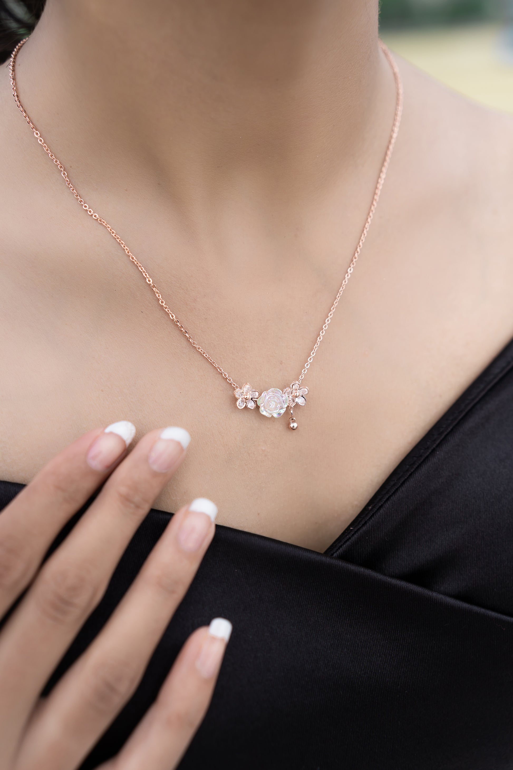 Rosé Pendant With Chain