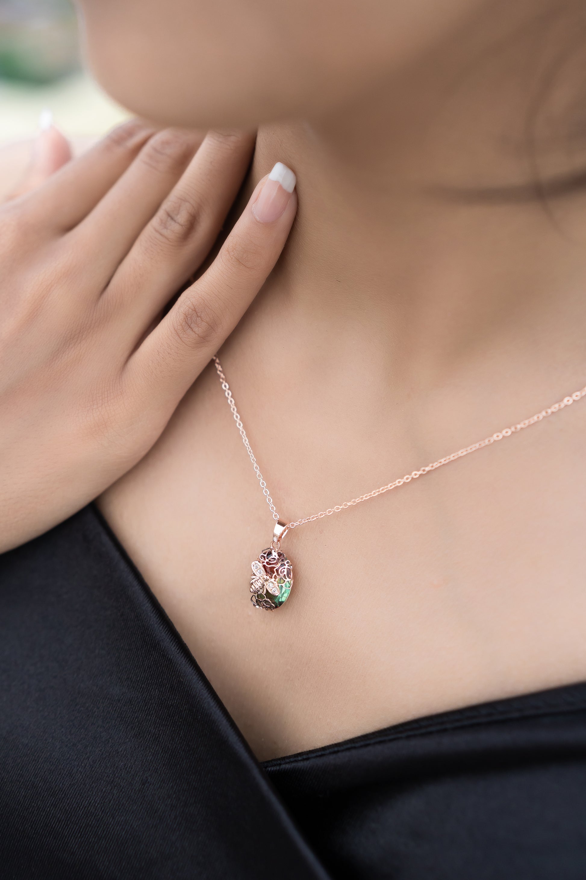 Rosebud pendant with Chain