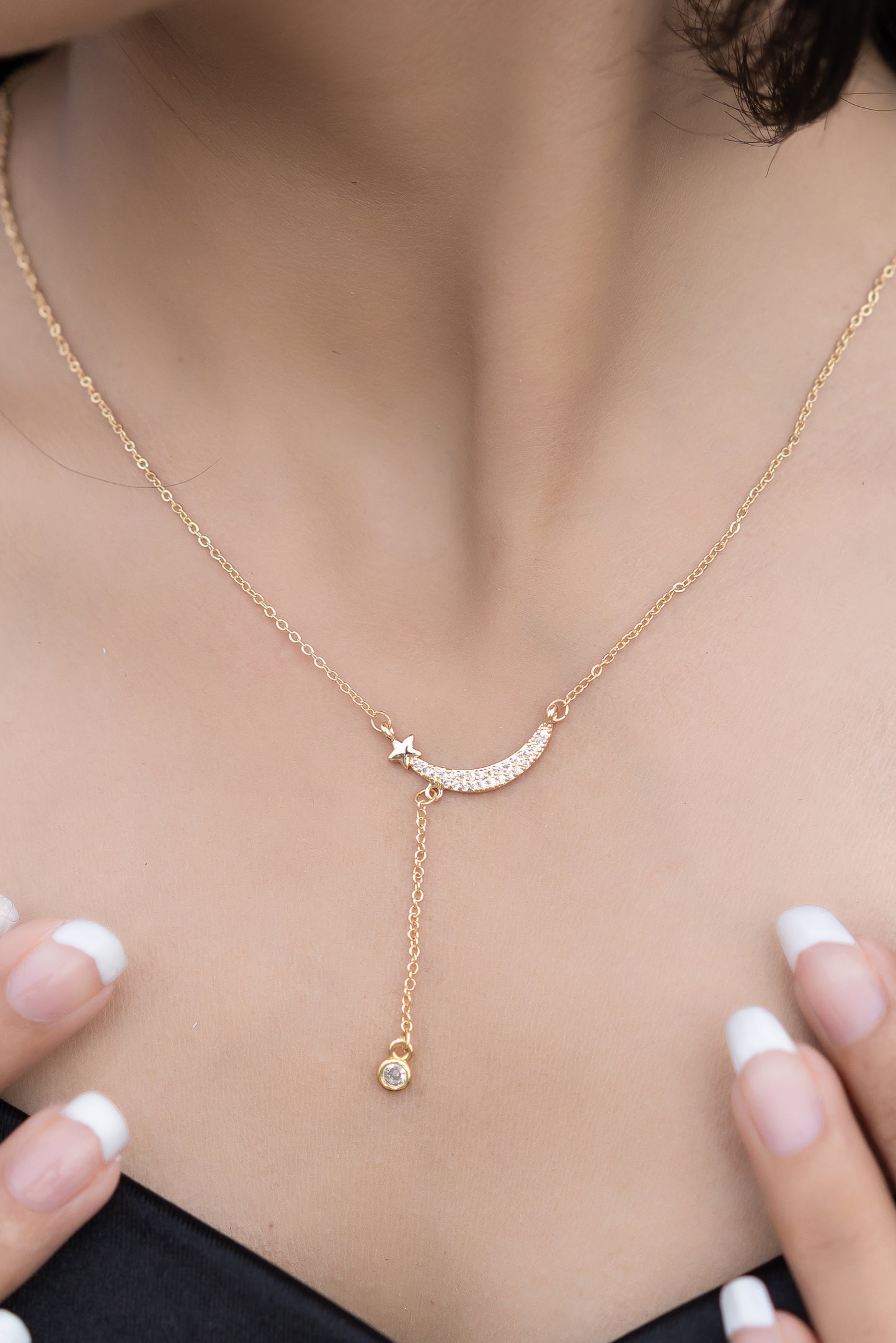 Celestia Curve Pendant With Chain