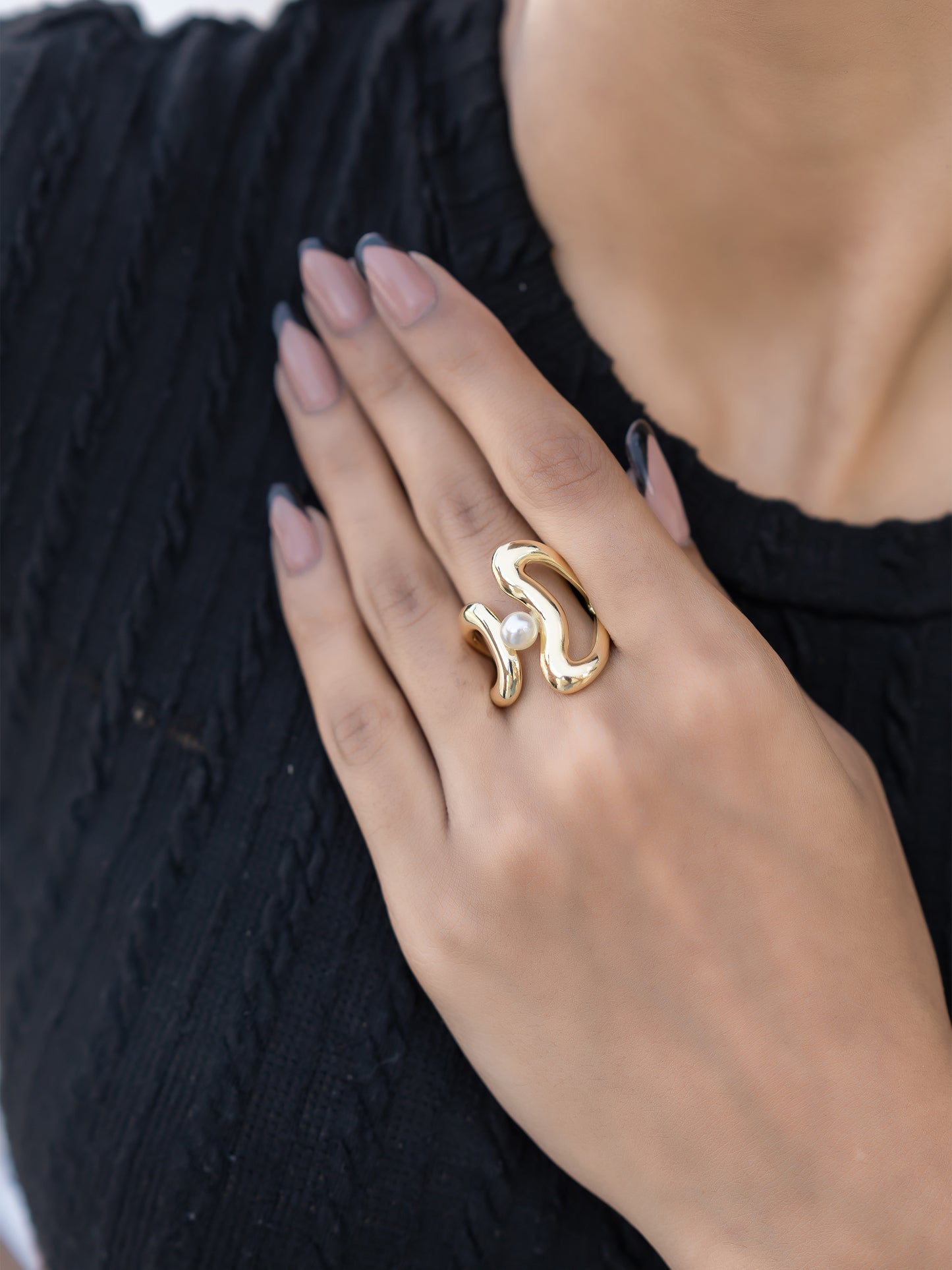 Captivating gold ring