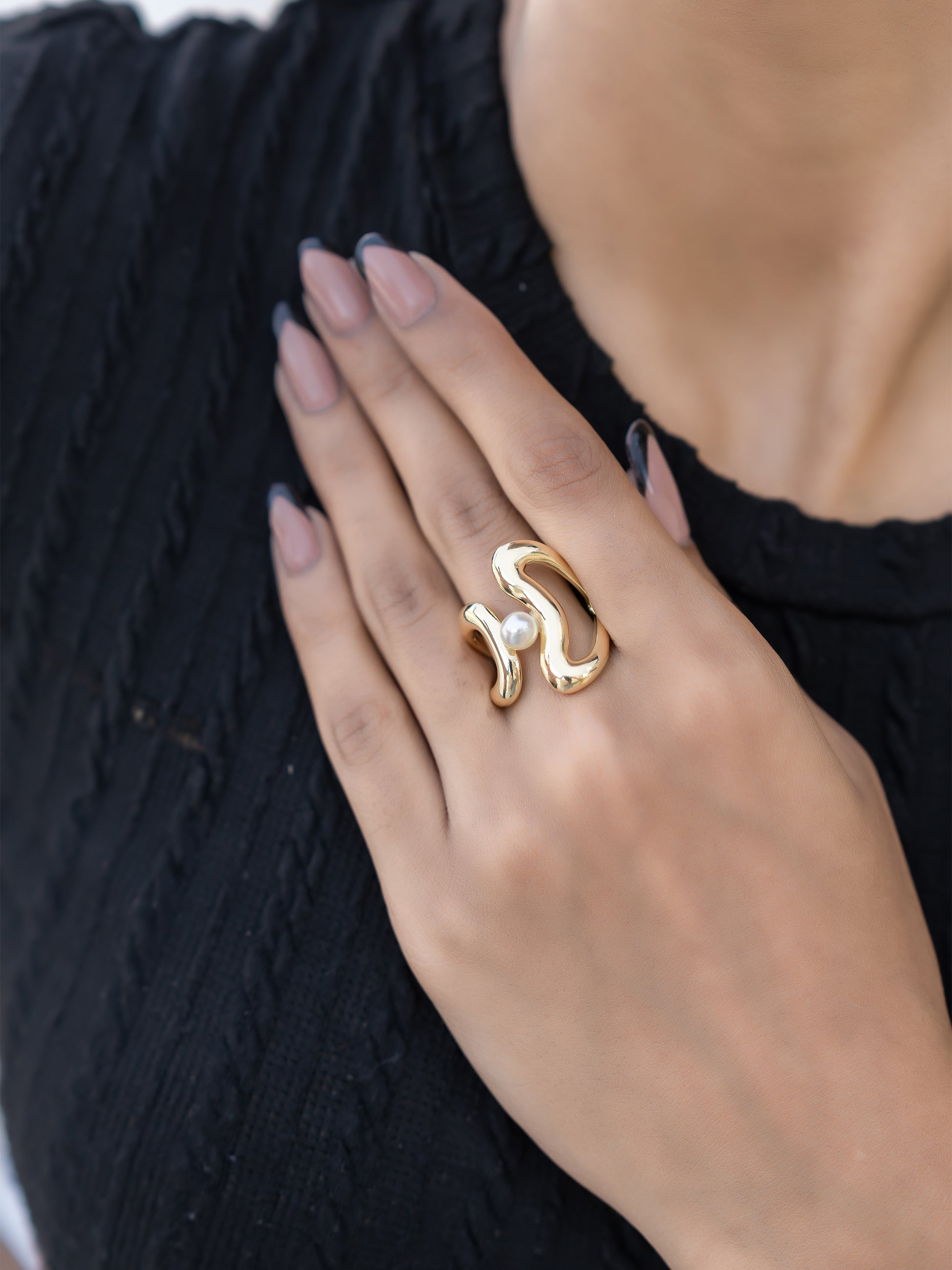 Captivating gold ring